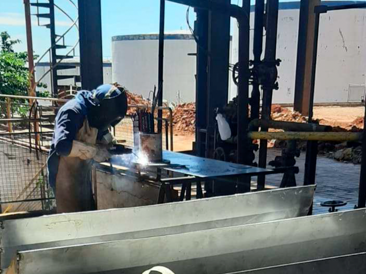 Estrutura industrial montada pela equipe da Ebenézer